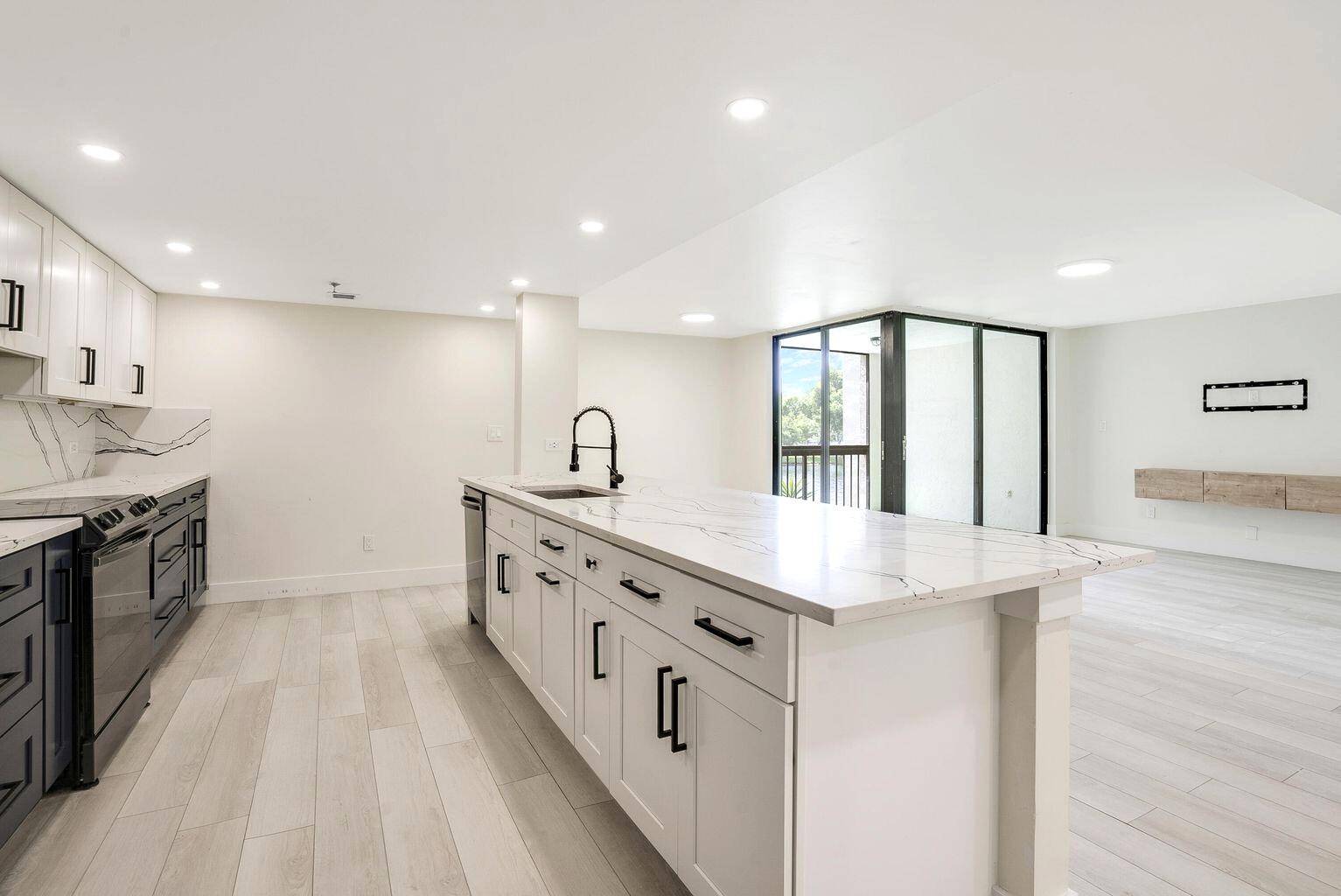 Delray Beach, FL 33444,2025 Lavers CIR D208