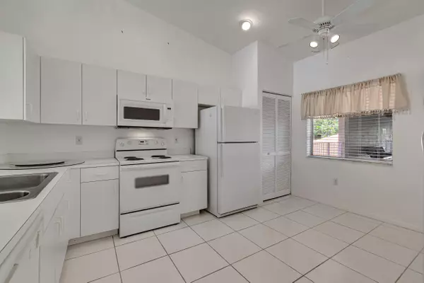 Boynton Beach, FL 33437,5952 Regal Glen DR 204