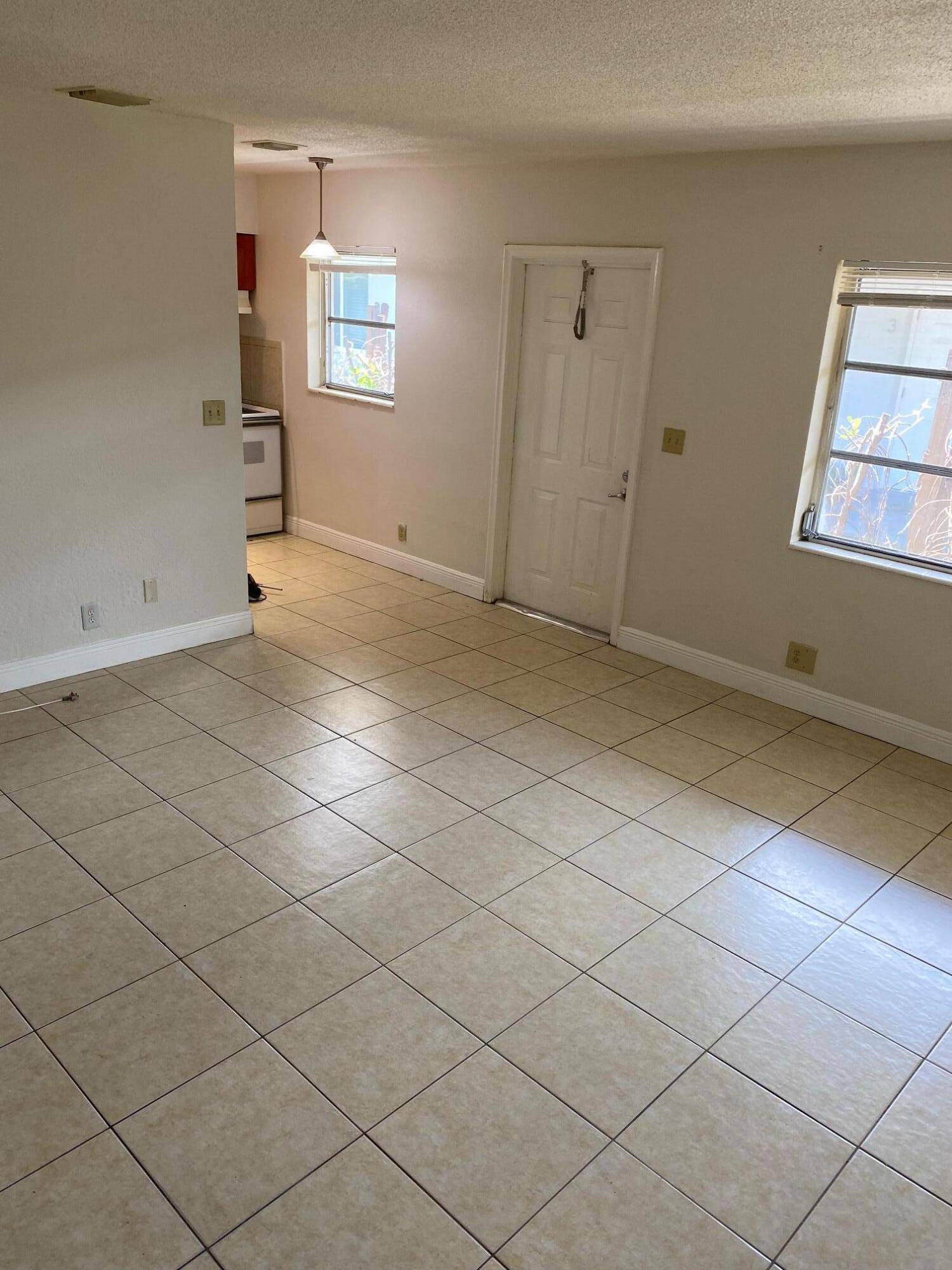 Fort Lauderdale, FL 33315,220 SW 8th ST 3