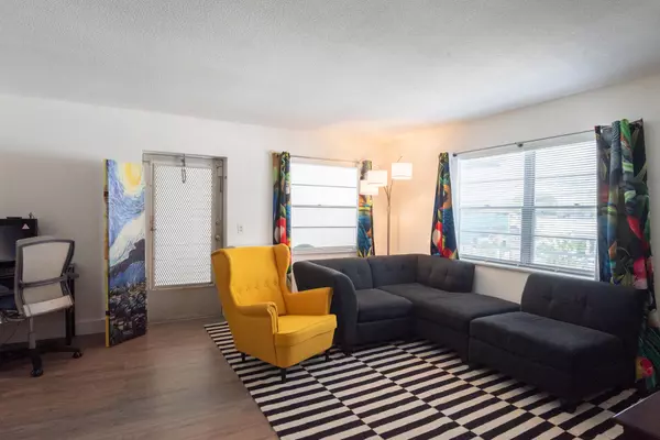 Lake Worth Beach, FL 33460,401 N J ST 9