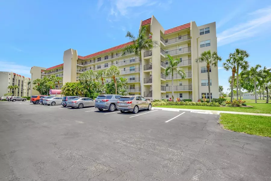 3871 Via Poinciana 505, Lake Worth, FL 33467
