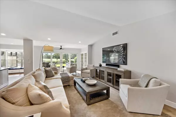 2308 Las Casitas DR, Wellington, FL 33414