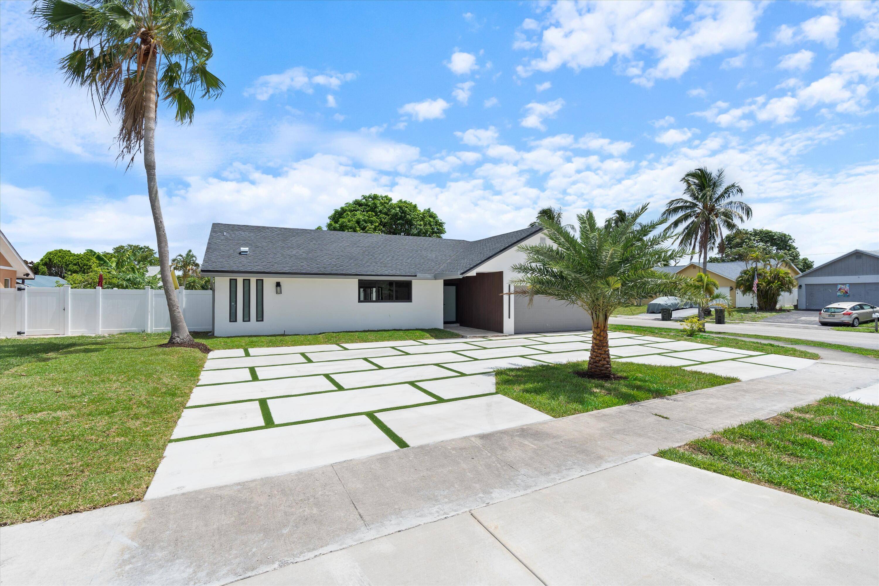 3701 NW 8th ST, Delray Beach, FL 33445