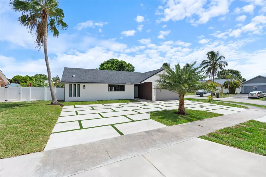 3701 NW 8th ST, Delray Beach, FL 33445