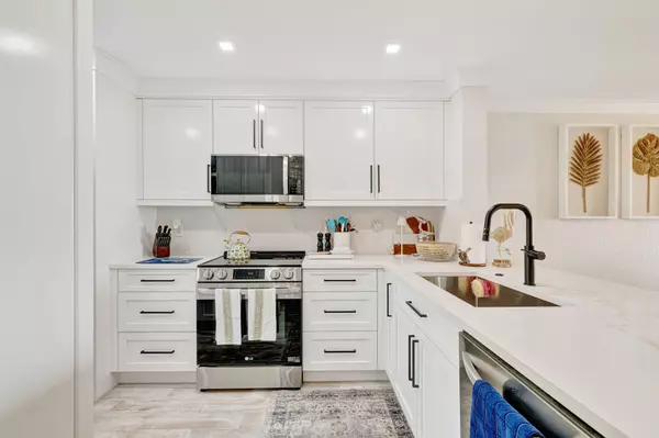 Jensen Beach, FL 34957,7420 S Ocean Dr 215