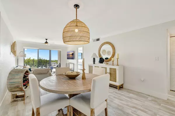 Jensen Beach, FL 34957,7420 S Ocean Dr 215