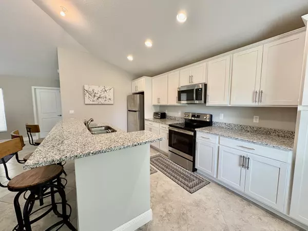Stuart, FL 34994,713 SE East AVE