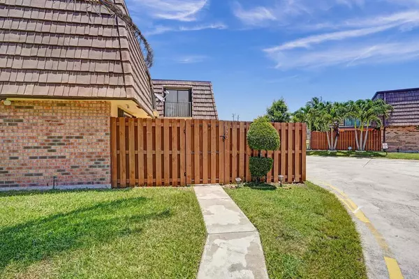 Palm Springs, FL 33461,973 Springdale CIR 97-C