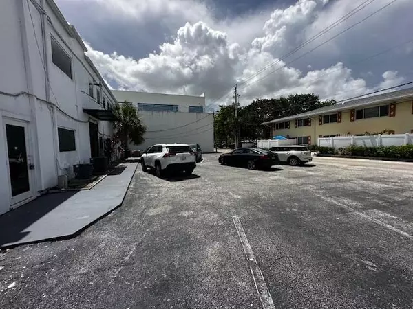 Fort Lauderdale, FL 33306,2631 E Oakland Park BLVD 105b