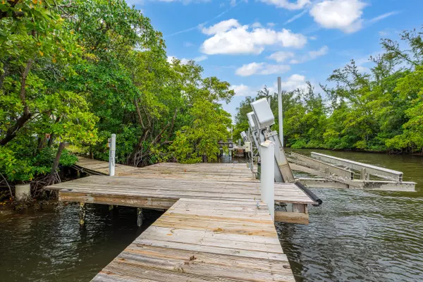 Lantana, FL 33462,216 SE Atlantic DR