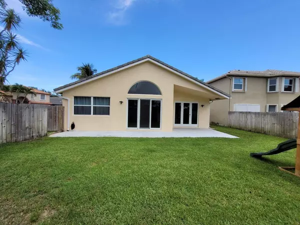 Lake Worth, FL 33467,7206 Lake Island DR