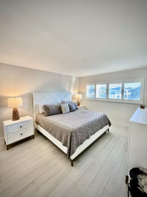 Boca Raton, FL 33431,698 NE Spanish River BLVD 31