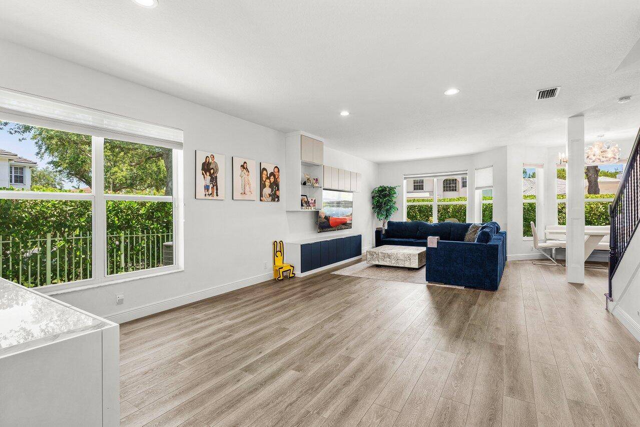 Boca Raton, FL 33496,5850 NW 42nd TER
