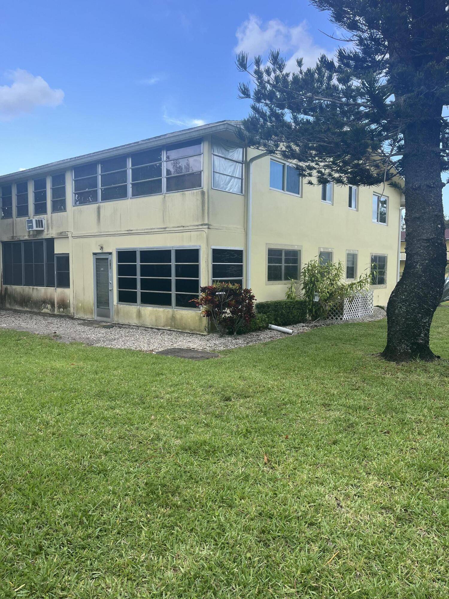 West Palm Beach, FL 33417,111 Sussex F