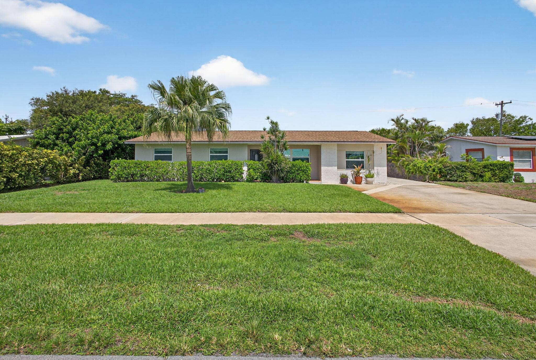 704 Juniper DR, North Palm Beach, FL 33410