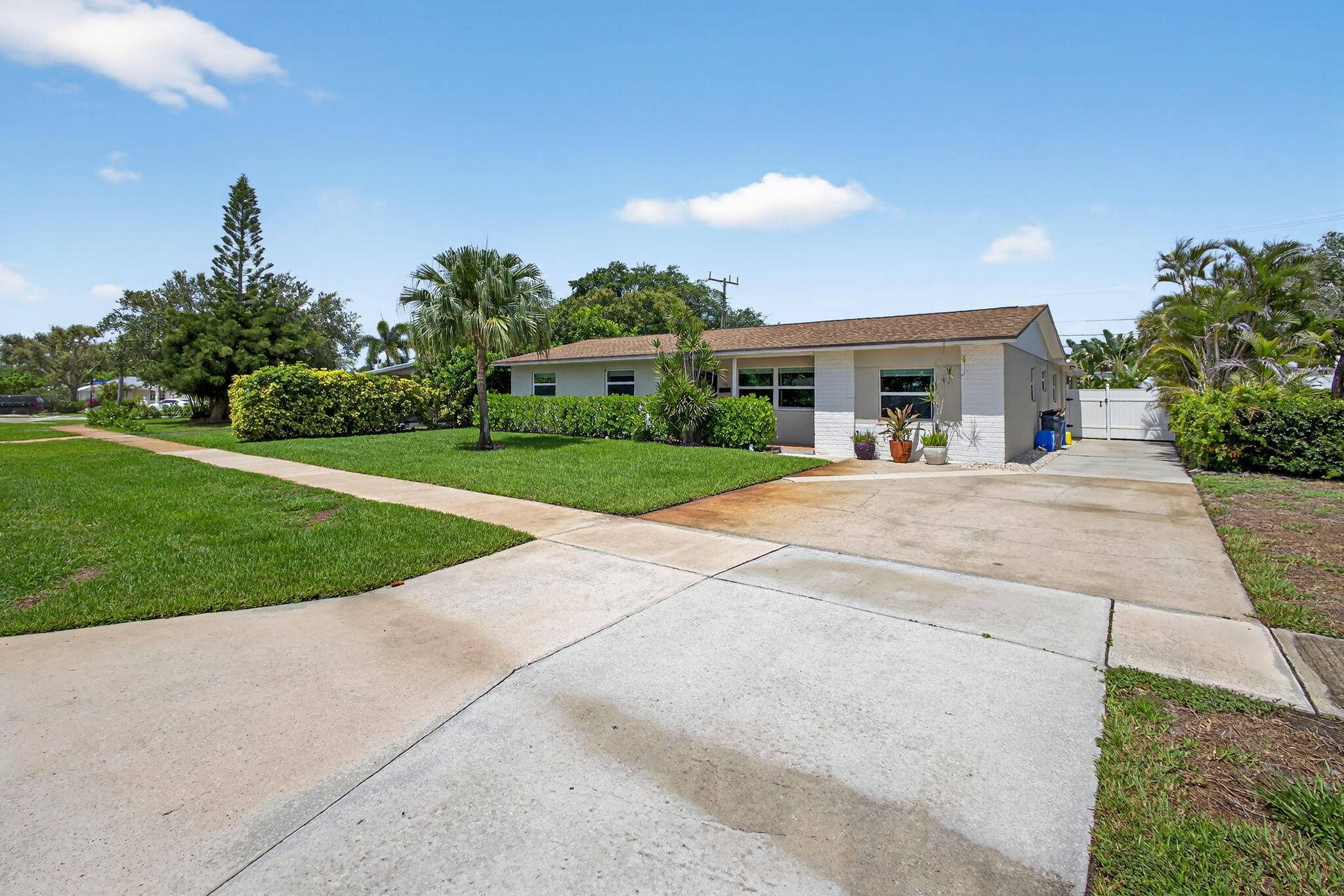 North Palm Beach, FL 33410,704 Juniper DR