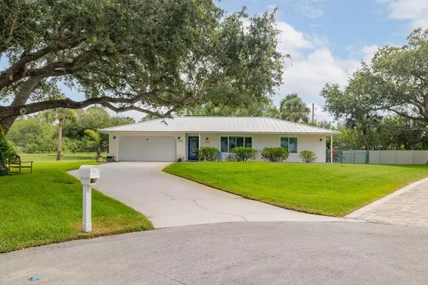 Vero Beach, FL 32968,310 SW 28th CT