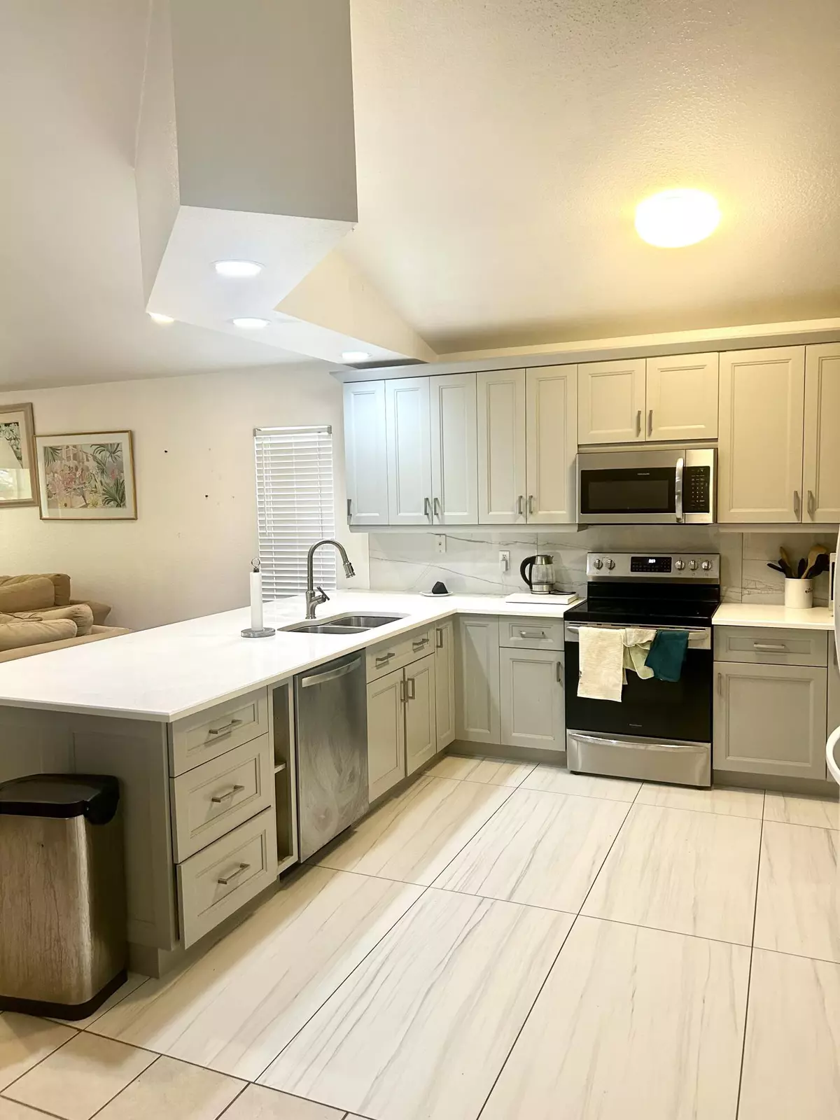 Greenacres, FL 33463,321 Broward AVE