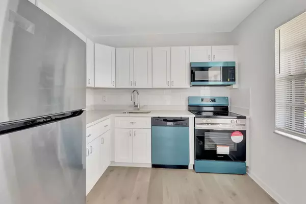 Delray Beach, FL 33446,20 Abbey LN 201