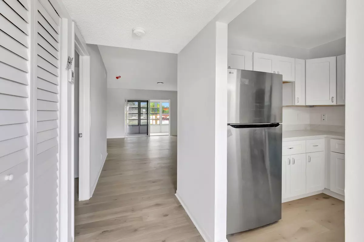 Delray Beach, FL 33446,20 Abbey LN 201