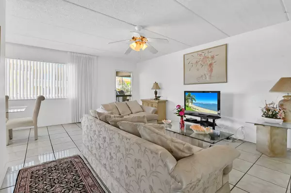 Palm Springs, FL 33461,700 Village Green CT 221