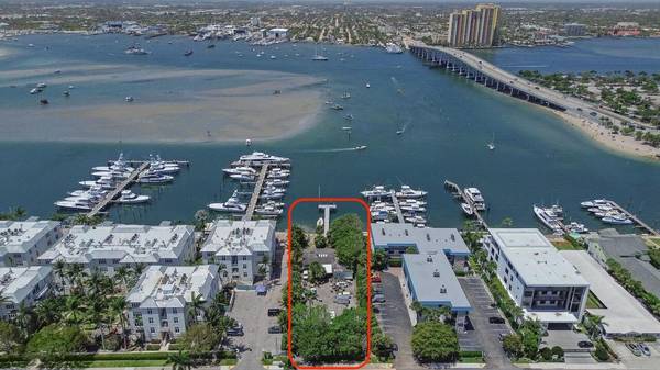 206 Lake DR, Palm Beach Shores, FL 33404