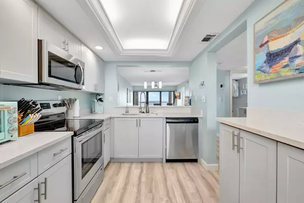 Jensen Beach, FL 34957,10310 S Ocean DR 305