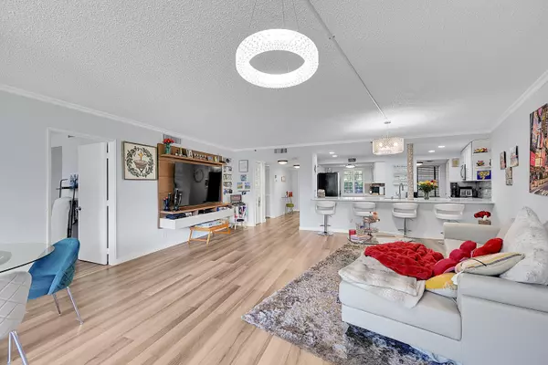 Pompano Beach, FL 33069,625 Oaks DR 304