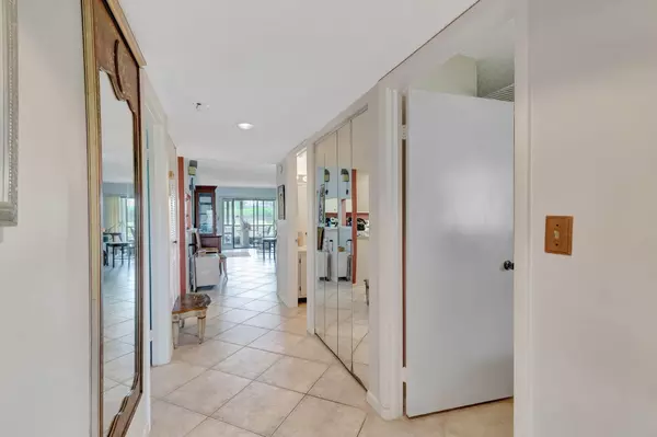 Delray Beach, FL 33484,15401 Pembridge AVE 9