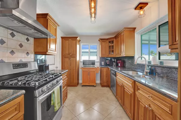 Pompano Beach, FL 33060,571 SE 14th ST