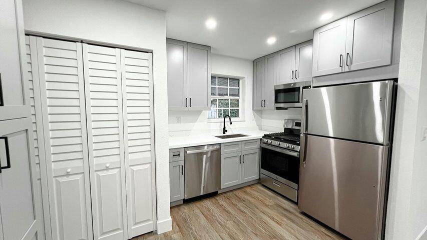 Miami Gardens, FL 33055,18712 NW 42nd CT