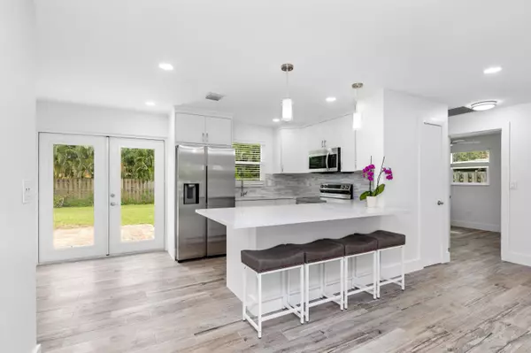 Lantana, FL 33462,1410 W Jennings ST