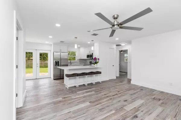 Lantana, FL 33462,1410 W Jennings ST