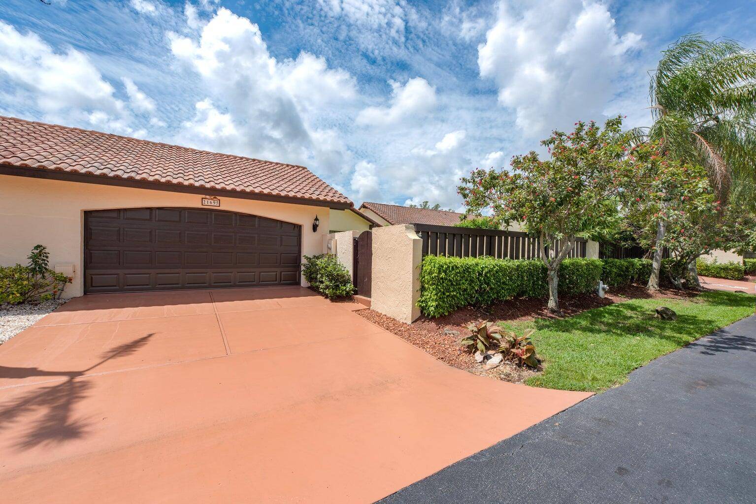 21695 San Simeon CIR, Boca Raton, FL 33433