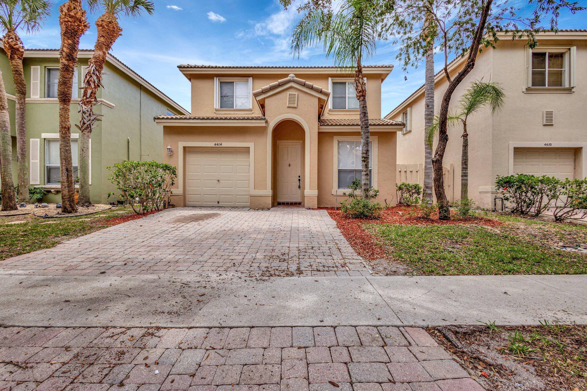 4414 Lake Lucerne CIR, West Palm Beach, FL 33409
