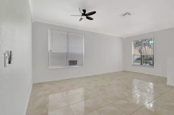 West Palm Beach, FL 33409,4414 Lake Lucerne CIR