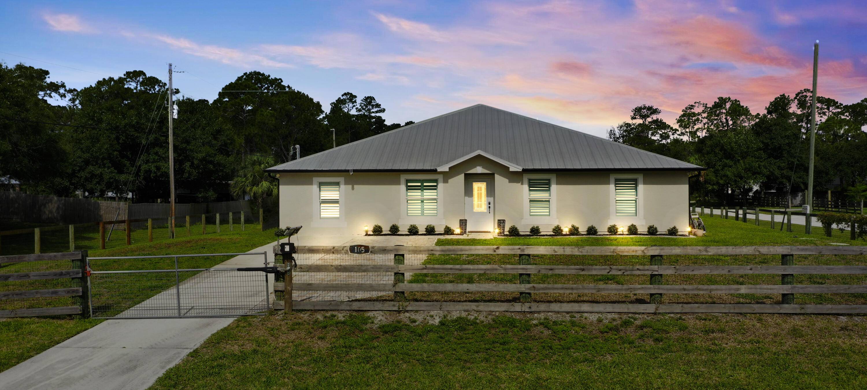 105 S Cardinal PL, Fort Pierce, FL 34945