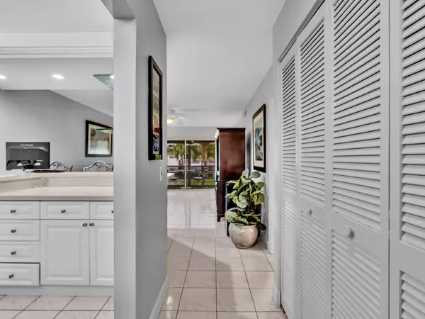 Boca Raton, FL 33428,9855 Sandalfoot BLVD 320