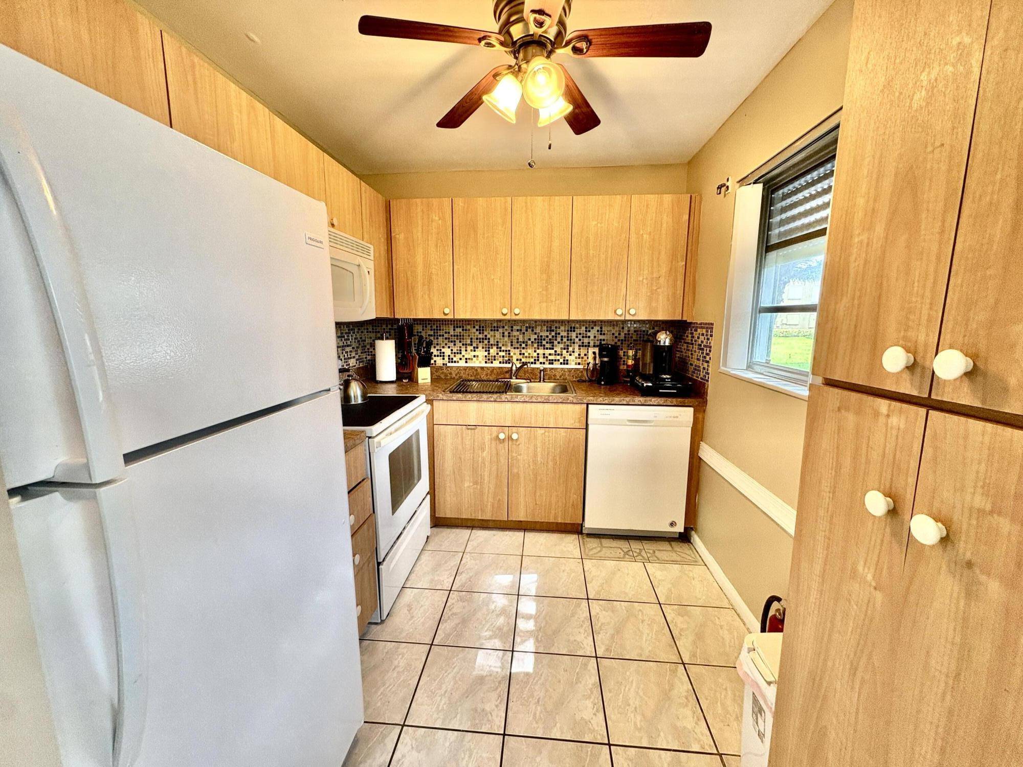 64 Canterbury C, West Palm Beach, FL 33417