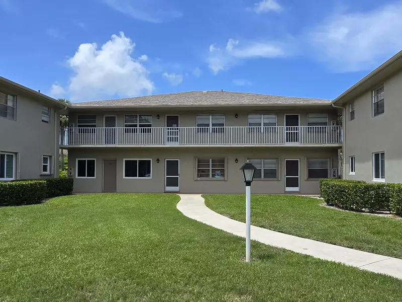 26 Lake Vista TRL 204, Port Saint Lucie, FL 34952