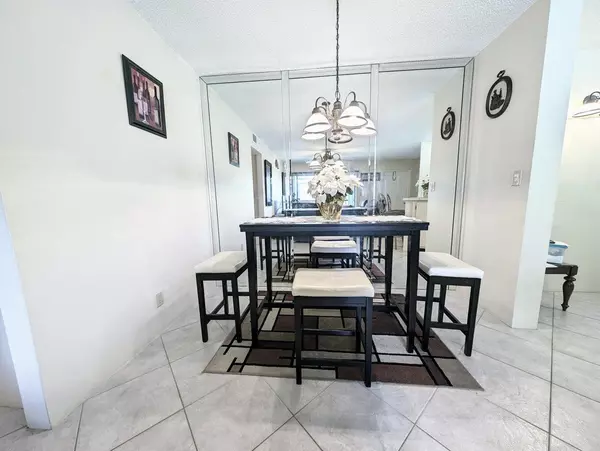 Delray Beach, FL 33446,7515 S S Oriole BLVD 203