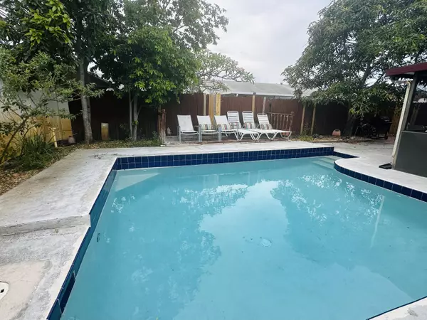 6198 W Wauconda WAY, Lake Worth, FL 33463