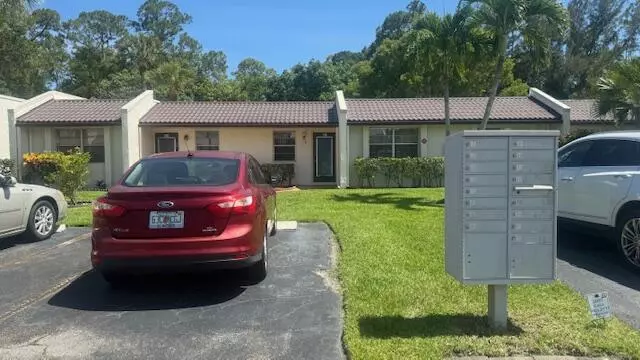 118 Lake Olive DR, West Palm Beach, FL 33411
