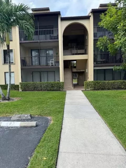 624 Sea Pine WAY E2, Greenacres, FL 33415