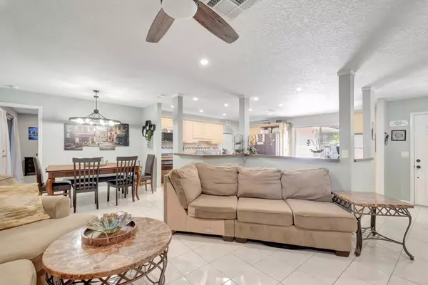 Lake Worth, FL 33462,3374 Parade PL