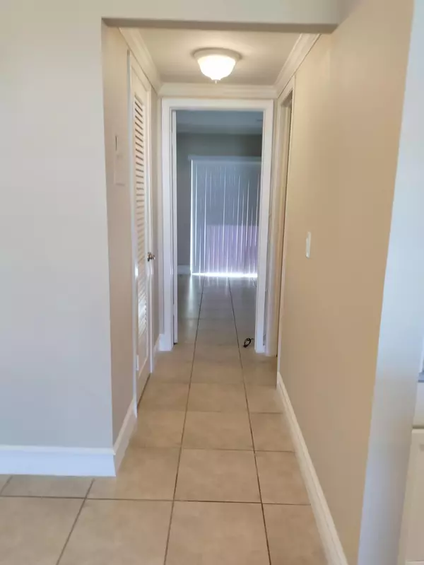 Boynton Beach, FL 33435,740 W Horizons 106