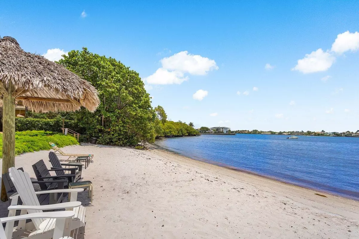 Hypoluxo, FL 33462,800 Scotia DR 102