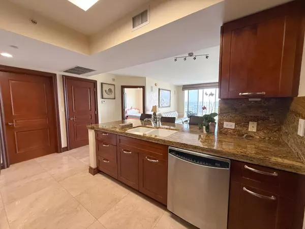 Aventura, FL 33180,19501 W Country Club DR 1105