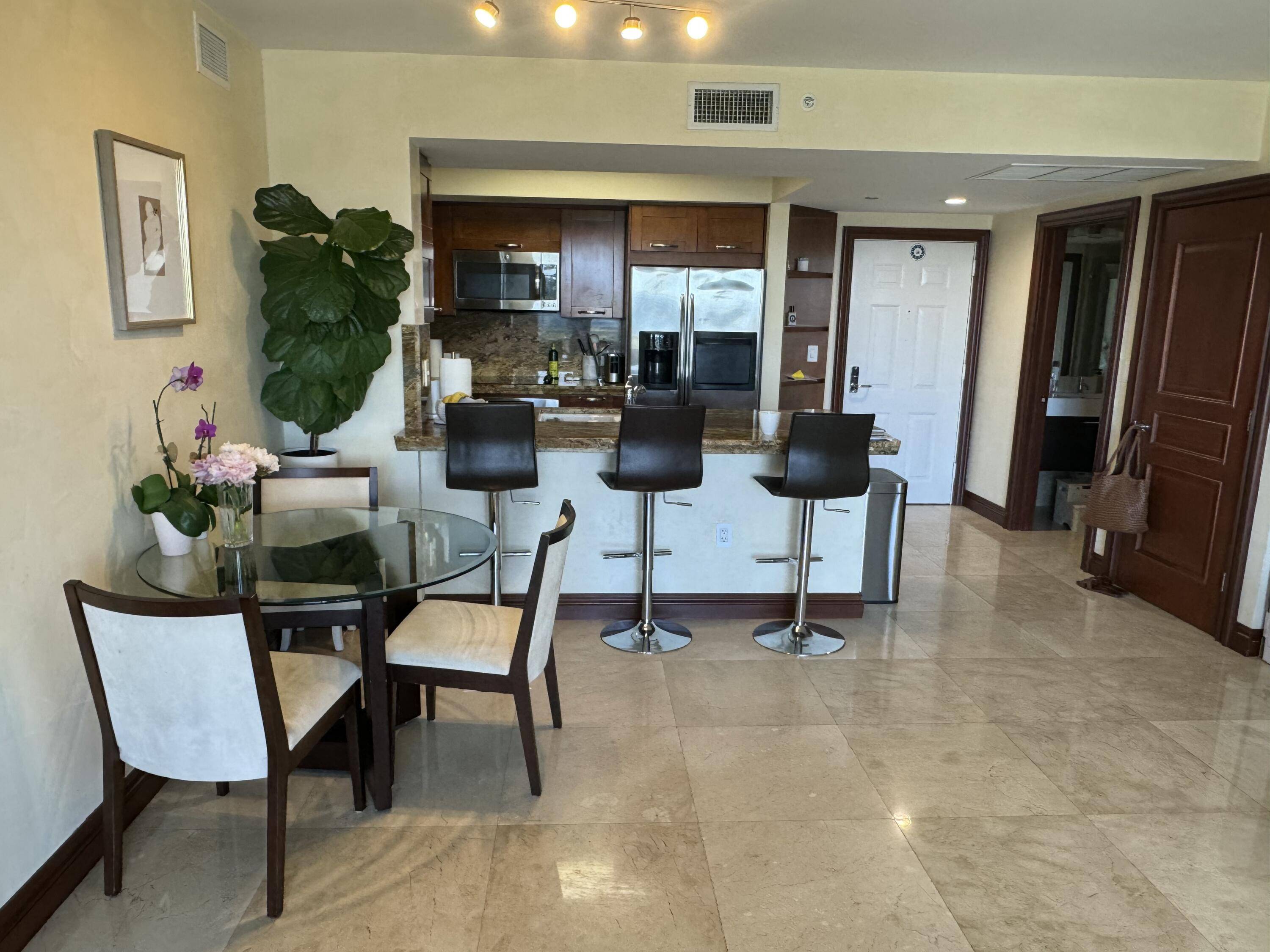 Aventura, FL 33180,19501 W Country Club DR 1105