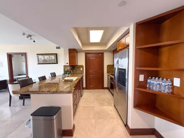 Aventura, FL 33180,19501 W Country Club DR 1105